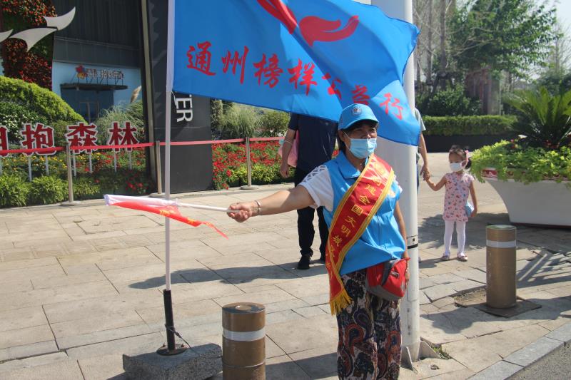 <strong>操轻一点视频</strong>